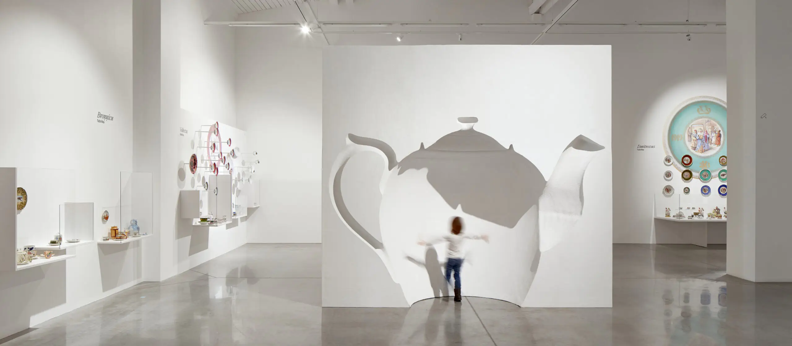 «Celebrate Porcelain with Kuznetsov» — a big exhibition in the Zuzeum art center