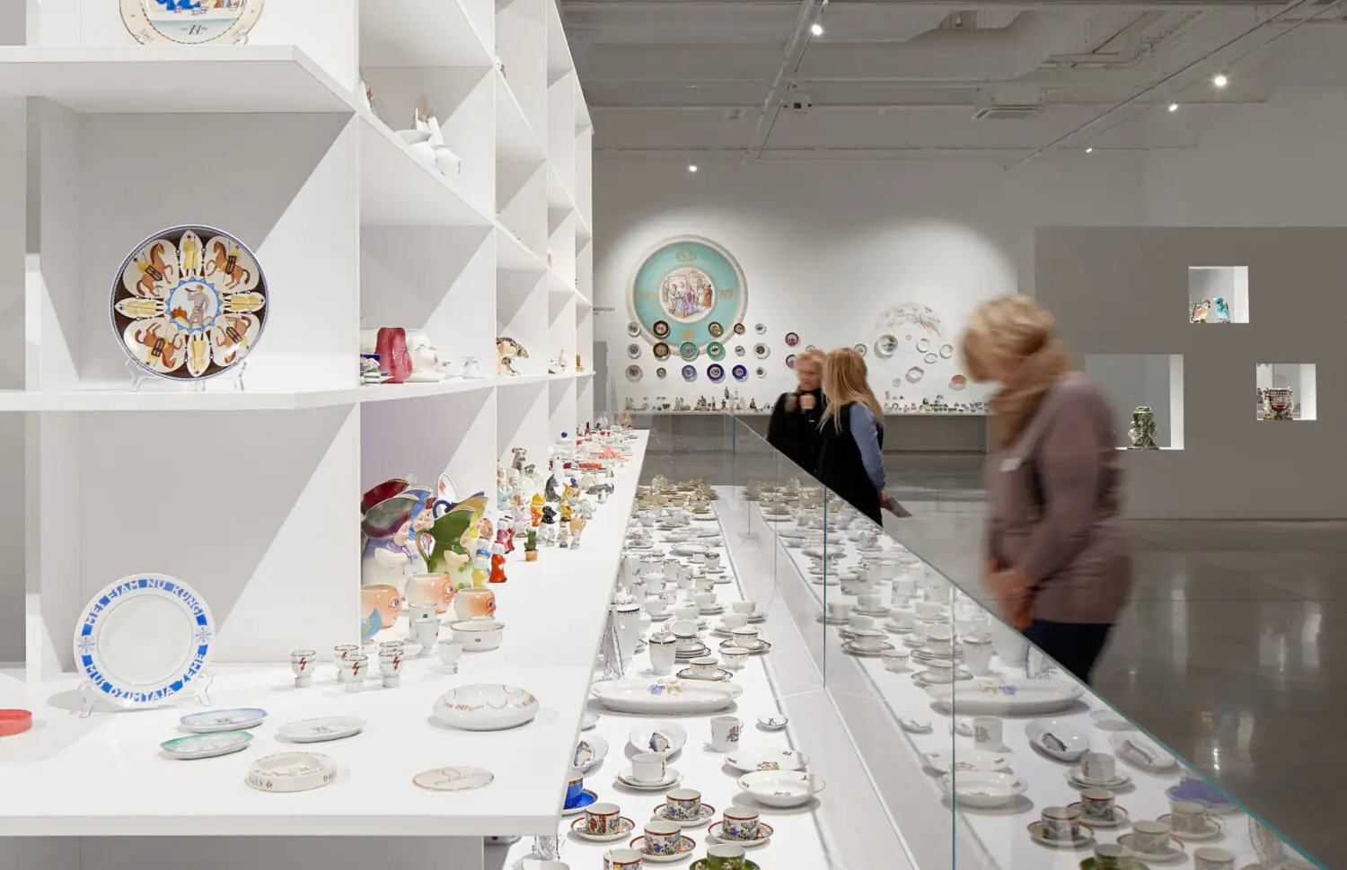 «Celebrate Porcelain with Kuznetsov» — a big exhibition in the Zuzeum art center