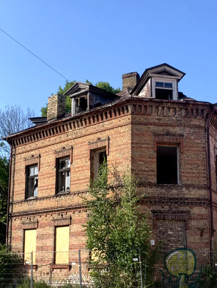 Sarkandaugava: Factories, beer and cemeteries