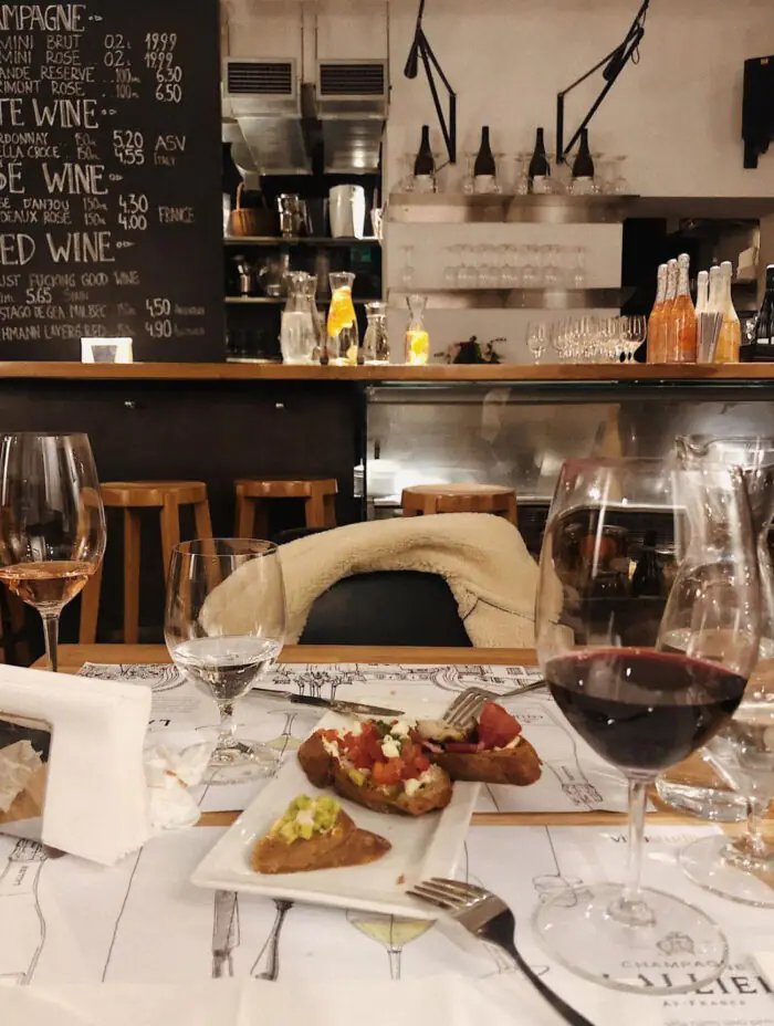 Kur nopirkt vīnu Rīgā: 7 pārbaudītas vietas