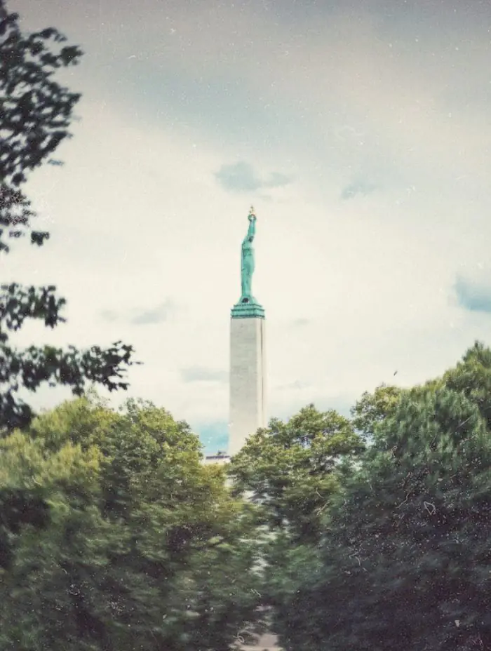 Daudz laimes dzimšanas dienā, Rīga! Par jūsu mīļākās pilsētas vietām — pazīstamu iedzīvotāju vārdiem