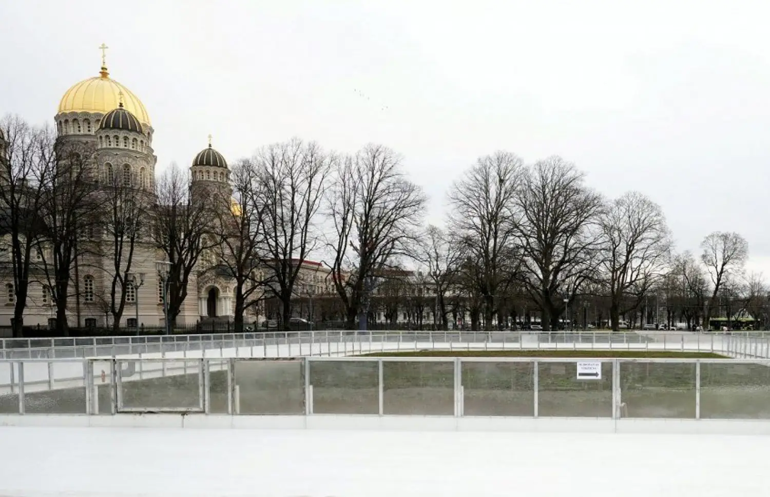 Kur doties slidot Rīgā: bezmaksas un maksas slidotavu izvēle