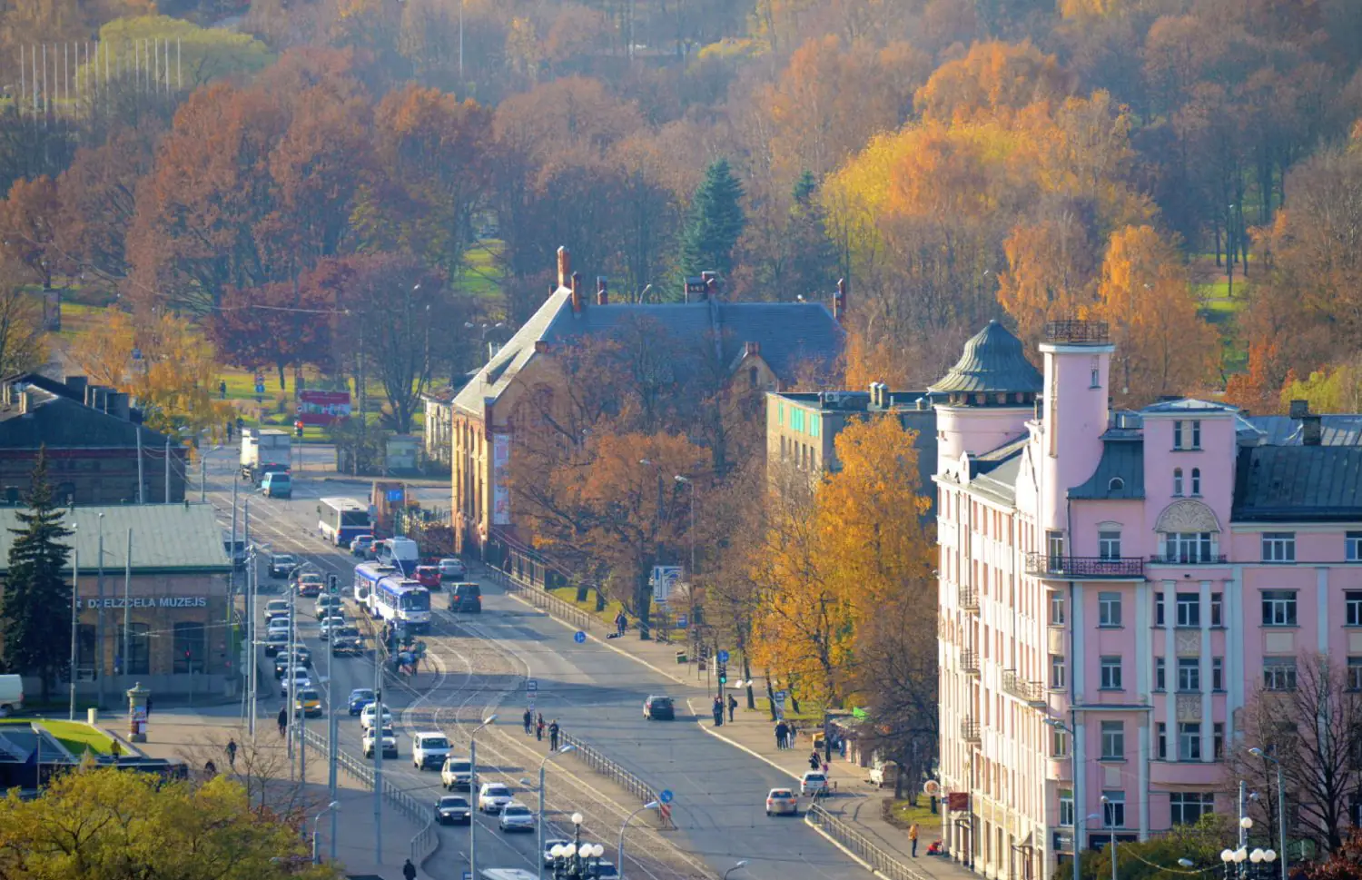 Rīgas skrējēju ceļvedis: Treniņi, trases un apkaimes