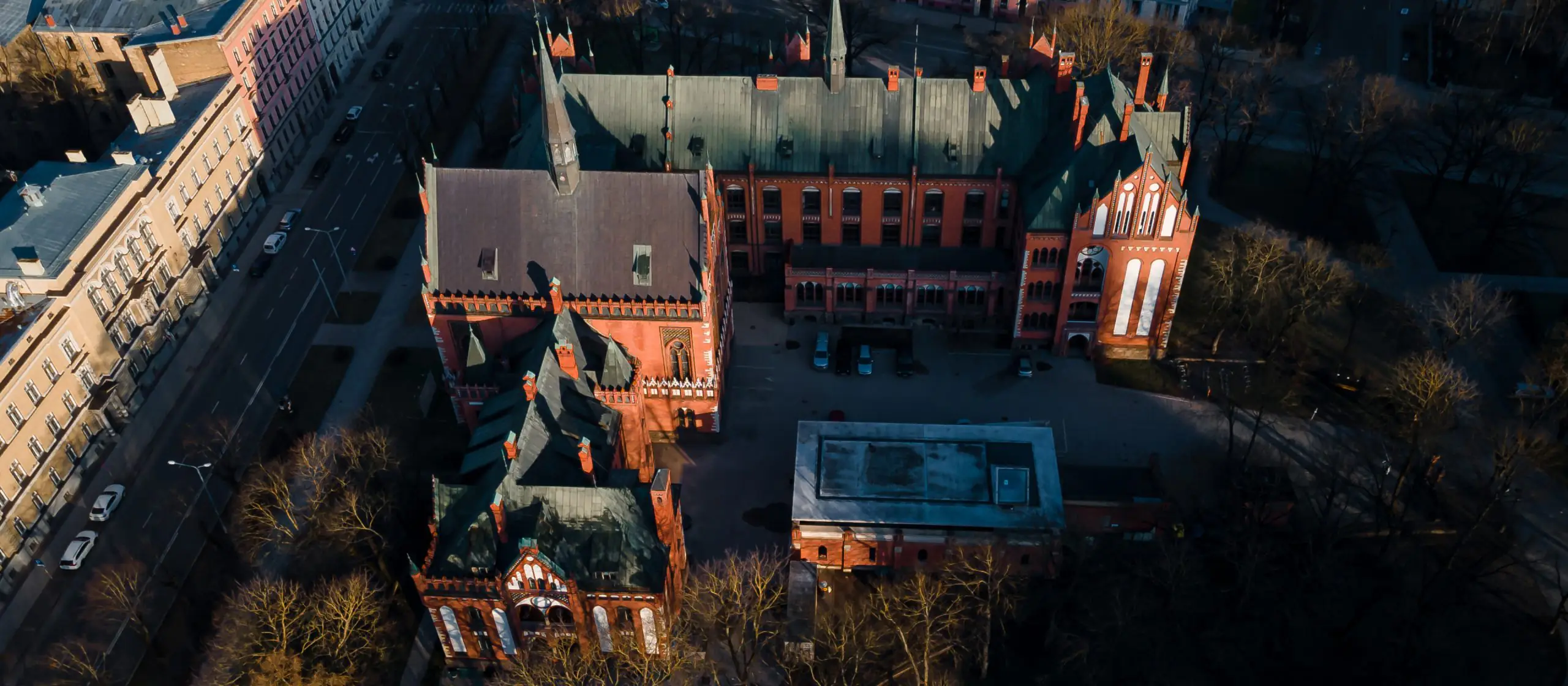 Latvijas Mākslas akadēmija: gotika, modernisms un pilsētas identitāte