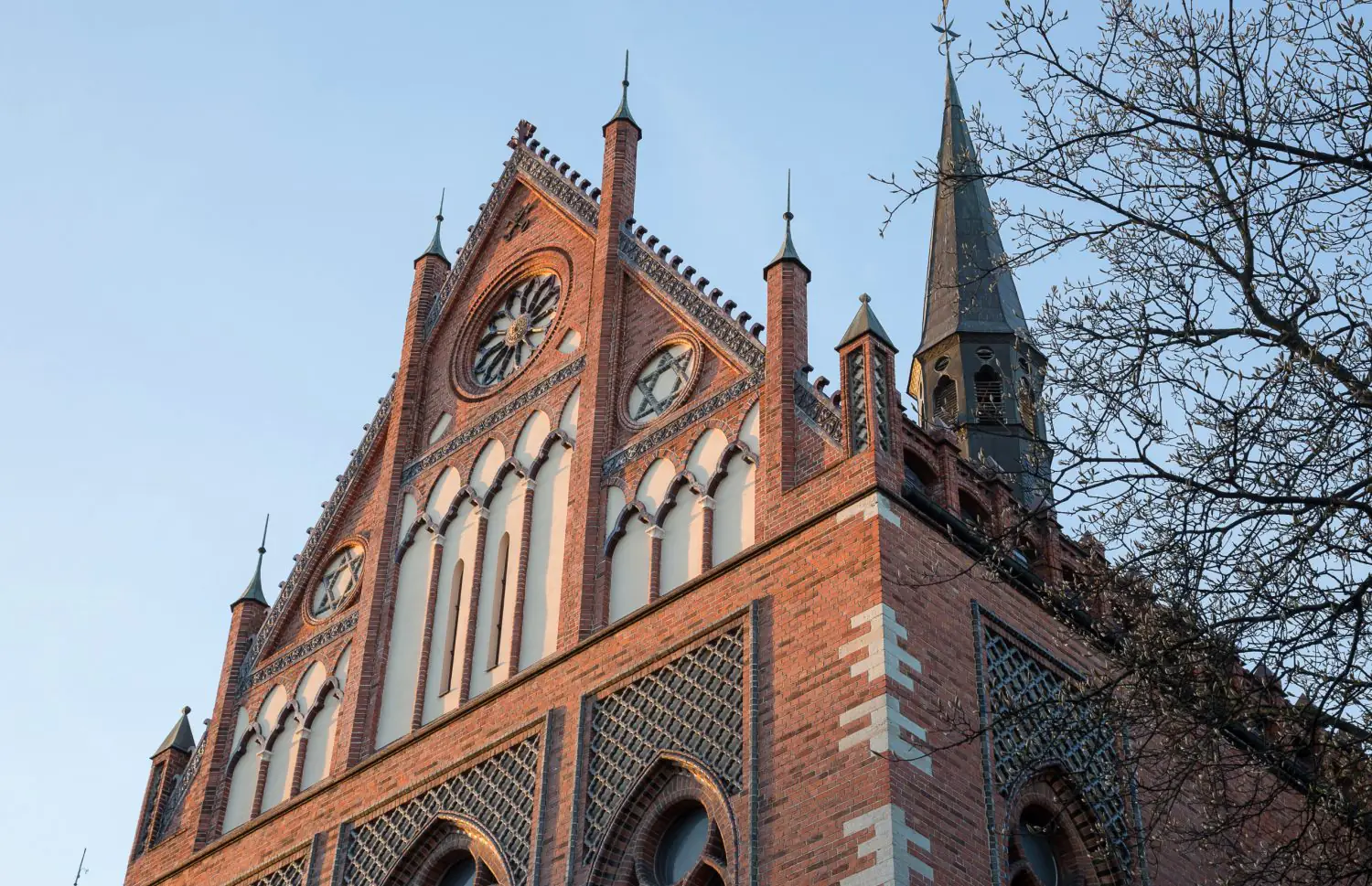 Latvijas Mākslas akadēmija: gotika, modernisms un pilsētas identitāte