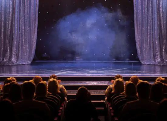 За светом — в театр.<br>Что посмотреть в Риге<br>на рождественских каникулах