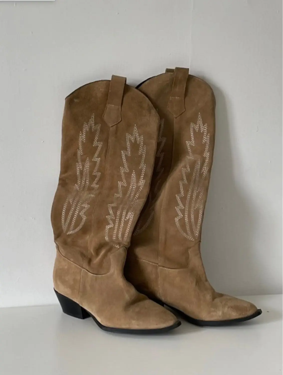 Andele Mandele: stāsts par servisu, kas palīdz taupīt un draudzēties