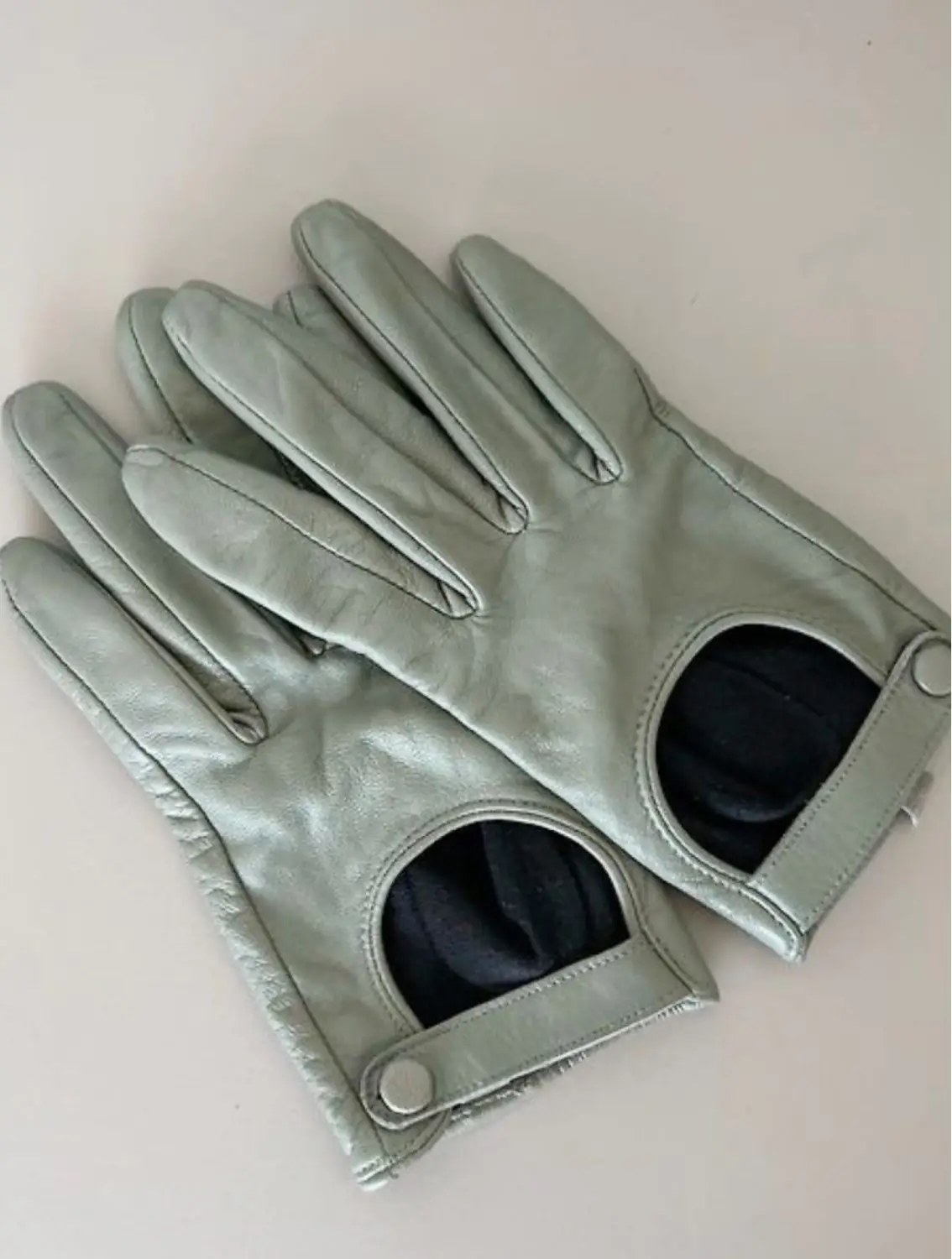 Andele Mandele: stāsts par servisu, kas palīdz taupīt un draudzēties