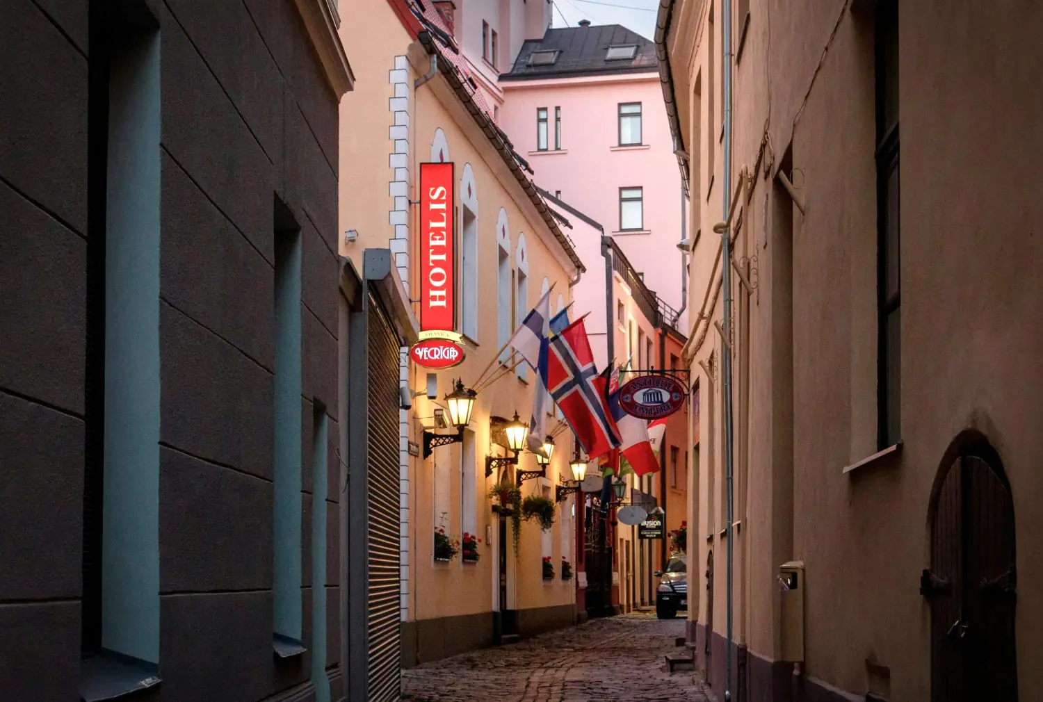 Rīga pastiprina reklāmas noteikumus: kas tiks aizliegts uz fasādēm