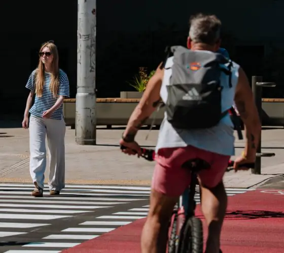 Shared Space: kāpēc pilsētas atsakās no luksoforiem?